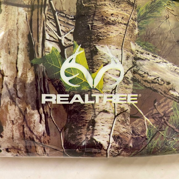 Realtree multi use case with shiny camouflage exterior perfect for small tools - Picture 2 of 6